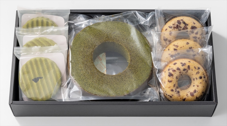 京都　京寿楽庵　宇治抹茶バウム　扇　☆